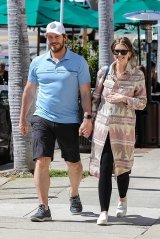 Pacific Palisades, CA  - *EXCLUSIVE*  - Chris Pratt, 42, and wife Katherine Schwarzenegger, 32, pictured holding hands after lunch in the Palisades. The duo is expecting their second baby together!

Pictured: Chris Pratt, Katherine Schwarzenegger

BACKGRID USA 11 MARCH 2022 

BYLINE MUST READ: SPOT / BACKGRID

USA: +1 310 798 9111 / usasales@backgrid.com

UK: +44 208 344 2007 / uksales@backgrid.com

*UK Clients - Pictures Containing Children
Please Pixelate Face Prior To Publication*