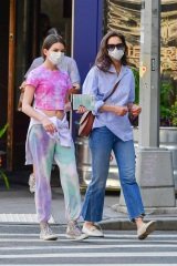 New York, NY  - Grown up Suri Cruise steps out in a tie dye t-shirt and sweatpants for a walk with her mom, Katie Holmes. Suri carried a book with her during the stroll and Katie kept things simple yet stylish in blue denim and a blue top .

Pictured: Katie Holmes, Suri Cruise

BACKGRID USA 18 MAY 2021 

USA: +1 310 798 9111 / usasales@backgrid.com

UK: +44 208 344 2007 / uksales@backgrid.com

*UK Clients - Pictures Containing Children
Please Pixelate Face Prior To Publication*