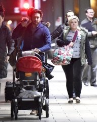 *EXCLUSIVE* ** RIGHTS: ONLY UNITED STATES, CANADA ** Manchester, UNITED KINGDOM  - Exclusive... 51656397 Singer Kelly Clarkson arrives at Piccadilly train station with her husband Brandon Blackstock and their new baby on February 17, 2015 in Manchester, England. FameFlynet, Inc - Beverly Hills, CA, USA - +1 (818) 307-4813 RESTRICTIONS APPLY: USA ONLY

Pictured: Kelly Clarkson

BACKGRID USA 18 FEBRUARY 2015 

BYLINE MUST READ: FameFlynet / BACKGRID

USA: +1 310 798 9111 / usasales@backgrid.com

UK: +44 208 344 2007 / uksales@backgrid.com

*UK Clients - Pictures Containing Children
Please Pixelate Face Prior To Publication*