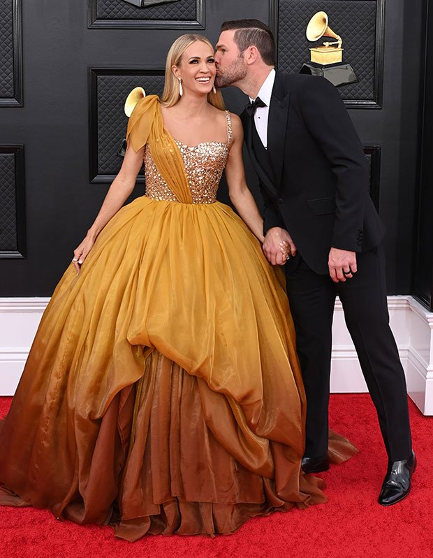 carrie underwood mike fisher grammys 20222