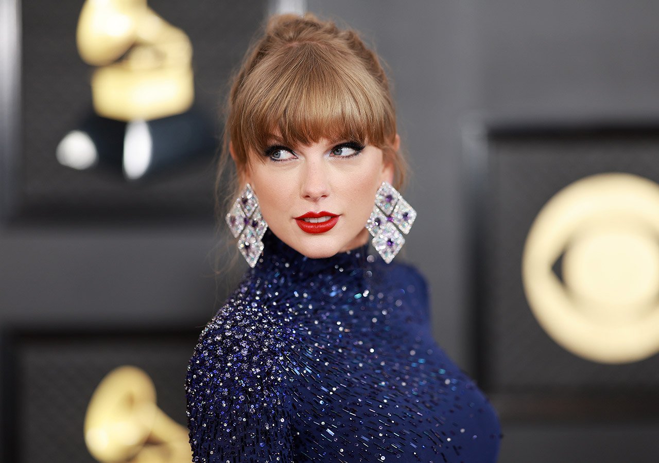 Taylor Swift, Grammy Awards, Roberto Cavalli, Red carpet