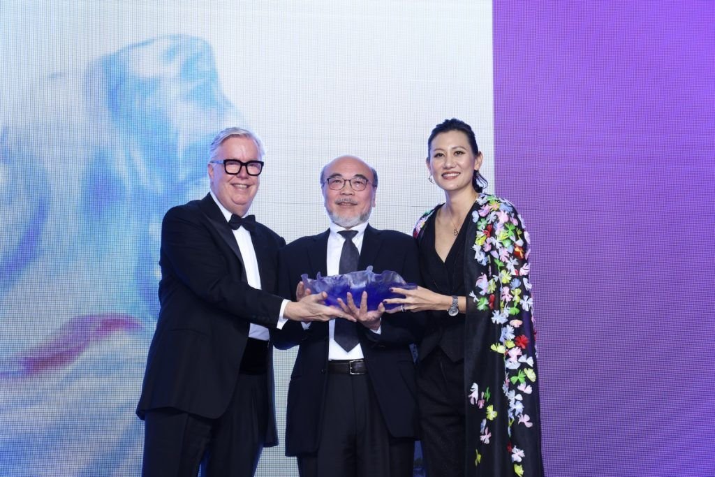 Victor Lo (centre) receiving the Design Trust Legacy Award by Lars Nittve and Marisa Yiu