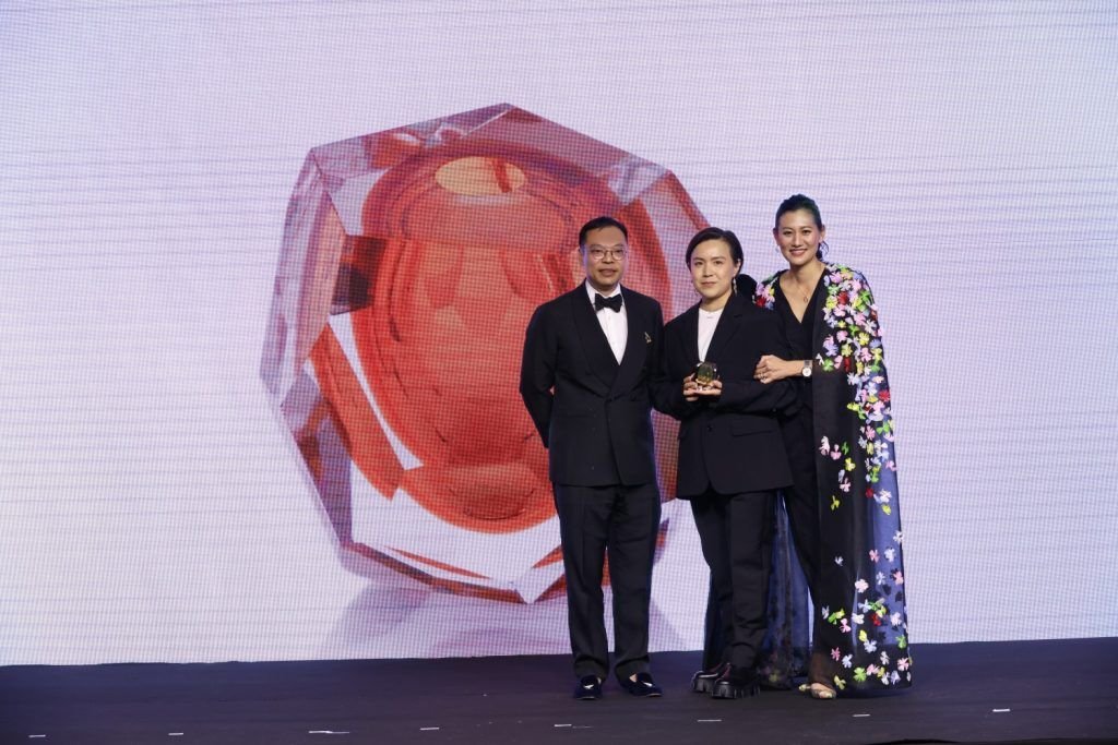 Cao Fei receiving the Design Trust Art Prize by Alan Lo and Marisa Yiu
