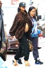 New York City, NY  - *EXCLUSIVE* Pregnant Rihanna bares her baby bump in a leopard coat as she returns to New York City.

Pictured: Rihanna

BACKGRID USA 17 FEBRUARY 2022 

USA: +1 310 798 9111 / usasales@backgrid.com

UK: +44 208 344 2007 / uksales@backgrid.com

*UK Clients - Pictures Containing Children
Please Pixelate Face Prior To Publication*