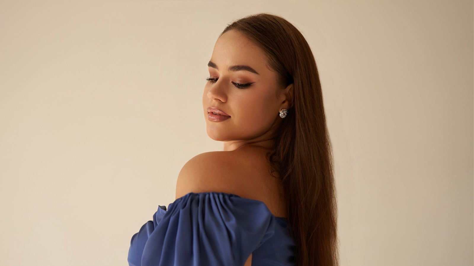 Exclusive Interview With Russian Plus Size Model Anastasia Kunova Living in Different Cities Around The World On a Mission To Persuade Ladies That They Are All Beautiful in Any Size & Form Exclusive Interview With Russian Plus Size Model Anastasia Kunova Living in Different Cities Around The World On a Mission To Persuade Ladies That They Are All Beautiful in Any Size & Form