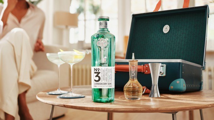 This Gin Firm Simply Dropped a Cocktail Package for On-the-Go Martinis