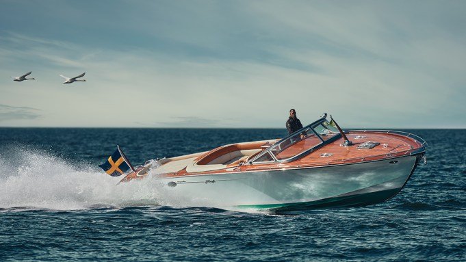 This Boatmaker Builds Nineteen Sixties-Impressed Cruisers With a Trendy Twist. Right here’s How.