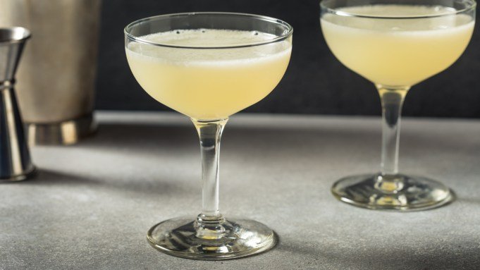 How you can Make an Military & Navy, the Refreshing Gin Cocktail That Evokes the First Days of Spring