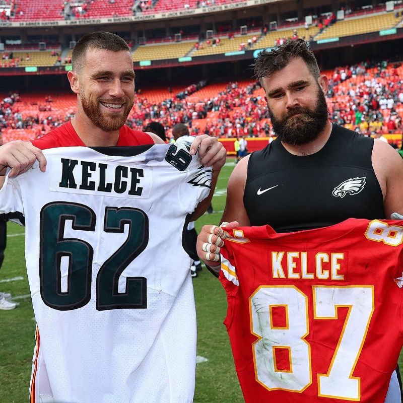 Travis Kelce’s Shut-Knit Household: All About His Brother Jason Kelce, Dad and mom, and Different Members